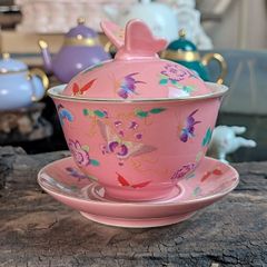 未使用品 蝶恋花三才蓋碗 中国茶器 景徳鎮　蓋付き茶器 飲茶食器ピンク琺瑯彩 三才蓋碗 蓋付き茶碗 蝶と花柄 中華風 功夫茶器
