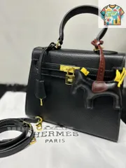 ブラックレザー ハンドバッグ オマケのチャーム付き~
