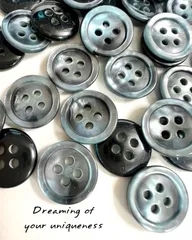 4つ穴　シャツボタン　ネイビー艶貝調釦　15mm  55個入りのサムネイル