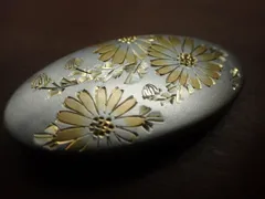 【ヴィンテージ】金工　照山作　菊花紋様　銀製帯留め　　３分紐　　　　　No．27052