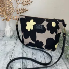 ハンドメイド　マリメッコ風　北欧柄　ショルダーバック　ポシェット　ファスナーショルダーバック