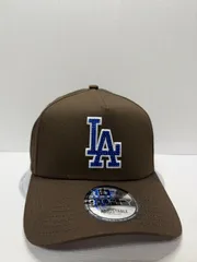 Newera ロサンゼルスドジャース ラインストーン 9forty A-FRAME スナップバックキャップ ブラウンカラー