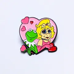 再入荷！送料無料！ ★ピンズ PINS★ピンバッジ 【 カーミット / ミスピギー（ Kermit the Frog / Miss Piggy）】Sesame Street / セサミストリート〚アメリカン雑貨 アメトイ〛のサムネイル