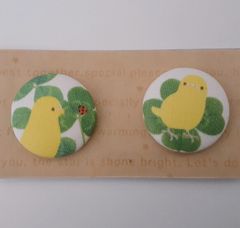 鳥　インコ　クローバー　TORINOS 　くるみボタン