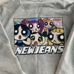 newjeans パーカー　パワパフコラボ　Lサイズ NewJeans x パワーパフガールズ パーカー スウェットシャツ黒L