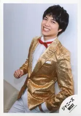 【中古】生写真(ジャニーズ) ジャニーズWEST/重岡大毅/膝上・衣装金・白・右手グー・左向き・背景白/「ジャニーズWEST LIVE TOUR 2019 WESTV!」グッズオフショット/公式生写真