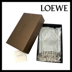 M【LOEWE】アナグラム SILK/シルク 100% ストール ライトグレー シルバー ロゴ ロエベ (57386H16)