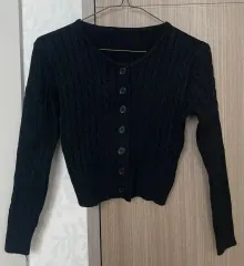 ケーブル編み クロップド カーディガン 黒