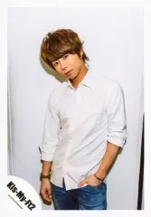 【中古】生写真(ジャニーズ) Kis-My-Ft2/北山宏光/膝上・衣装白・顔傾げ・左手ポケット・背景白/「16夏 パンフ＆グッズ撮影」/公式生写真