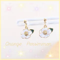 純粋な白い椿をモチーフにしたハンドメイドイヤリング/ノンホールピアス