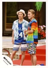 【中古】生写真(ジャニーズ) 関ジャニ∞/渋谷すばる・安田章大/全身(足見切れ)・衣装カラフル・青・帽子・安田右手ブレスrット・体左向き・目線左/「罪と夏」PV＆ジャケ写撮影/公式生写真