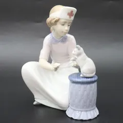 リヤドロ 今月限定の断捨離SALE！陶器製 女性像 伝統的な衣装