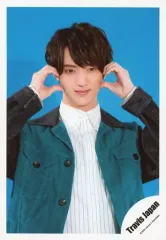 【中古】生写真(ジャニーズ) Travis Japan/川島如恵留/上半身・衣装黒.緑・両手顔・背景青/「Travis Japan LIVE TOUR 2020 ENTER 1234567」グッズオフショット/公式生写真