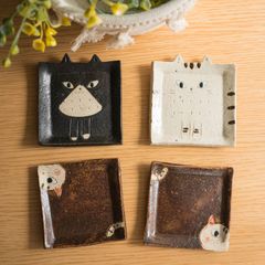「新品2点セット」日本製美濃焼　手作り黒猫茶猫豆皿角型　箸置かわいい食器　ミニプレート 薬味皿 醤油皿　贈り物 ギフト お祝い プレゼント