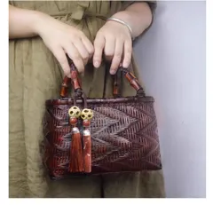 繊細な手仕事と美しいチャーム──竹の温もり感じる洛神竹編みクラシックハンドバッグ 手作り竹編み かごバッグ ハンドメイド 竹編みバッグ 籠 竹籠 プレゼント 和風バッグ 竹編み巾着バッグ インテリア ギフト  SGYP118