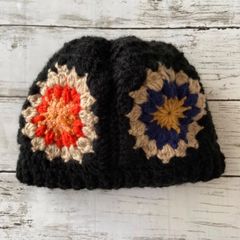 グラニースクエア　ニット帽　クロシェ　黒　ハンドメイド