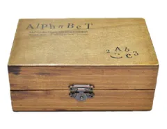 【在庫処分】[ノーブランド品][アウトレット品] 限定・アンティークなイニシャル＆数字スタンプ70個 木箱入り 活字タイプ