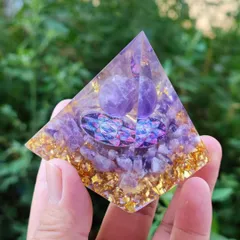 【SHOPS】オルゴナイト ピラミッド 健康 浄化 金運 水晶 金箔 クリスタル 癒し 浄化 エネルギー 幸運 開運 恋愛運 結婚運 人間関係 対人運 仕事運 事業運 金運 魔除 ご利益 天然石 ペンダント パワーストーン 置物