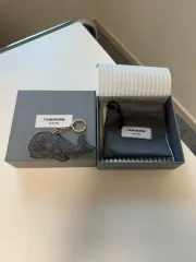 ☆早い者勝ち☆ 新品未使用　トムブラウン キーリング　キーホルダー THOM BROWNE(トムブラウン) キーケース・キーリング(メンズ