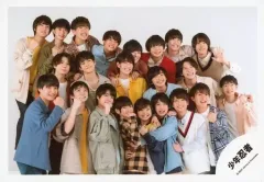 【中古】生写真(ジャニーズ) 少年忍者/集合(22人)/横型・膝上・手上げ・右向き・笑顔・背景白/Johnnys’ ISLAND STORE グッズオフショット’20夏/公式生写真
