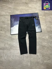 秋の長パンツ KOLON SPORT / コロン メンズ用のソフトシェルパンツ アウトドア用の撥水性能のあるスポーツ長パンツ ストレッチのあるクラシックなパターンのパンツ ソフトシェルで速乾性のあるパンツ！ 
