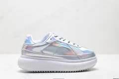 オニツカタイガー Onitsuka Tiger Delecity 厚底（あつぞこ）スポーツ 耐摩耗（たいももう）ローカット レジャーシューズ。