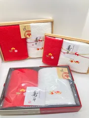 【新品・店頭展示品】木箱入り紅白タオル３セット　泉州　大阪　日本産　タオル　お祝い　ギフト　プレゼント　紅白　おめでたい　寿々　祝福タオルセット　フェイスタオル３枚　ハンドタオル３枚