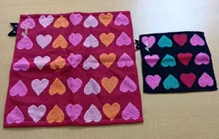 【タグなし ❣ 状態良好 ❣】Atsuko Matano 激レア!３重ガーゼのピンク＆ブラックのハート模様タオルハンカチ 黒猫モチーフ🐱 19.