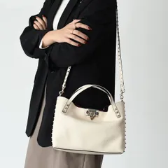 ヴァレンティノスタッズバック最終価格❣️ スタッズ VALENTINO(ヴァレンティノ) ハンドバッグ(レディース