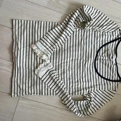 長袖Tシャツ　フリル付き　ボーダー　白黒　モノトーン　アースミュージックアンドエコロジー　earth music&ecology