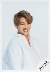 【中古】生写真(ジャニーズ) 7 MEN 侍/佐々木大光/バストアップ・衣装白・右向き・笑顔・背景白/JOHNNYS’ ISLAND STORE オフショット/公式生写真