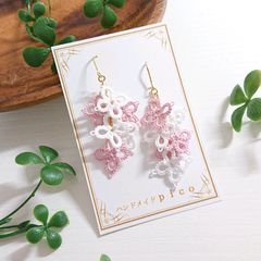 小花のしゃららんピアス(イヤリング)ピンク×白