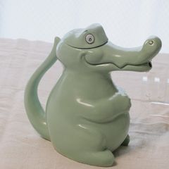 ドイツ製 カエル型じょうろ【FROGGY WATERING CAN EBERT】 - メルカリ