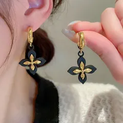 クローバーピアス ドロップ イヤリング 揺れる クロス プラック 日常使い