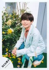 【中古】生写真(ジャニーズ) なにわ男子/長尾謙杜/全身/シングル「ハッピーサプライズ」MV＆ジャケ写オフショット/公式生写真