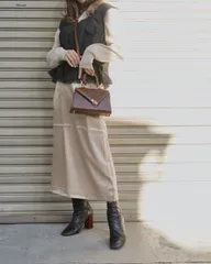 Shiny Satin Flare Skirt (light beige)のサムネイル