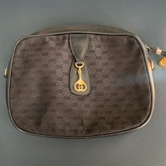 GUCCI ショルダーバッグ 黒 GGパターン グッチ ブラック 紐なし ブランドバッグ レディース ポーチ ミニバッグ かばん