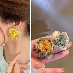 イエロー × グリーン＆アイボリー × グリーン【存在感たっぷりのフラワーピアス】ぷっくり花びらが可愛い！華やかカラーのボリュームピアス ／ 軽量フェミニン ／ イベントや和装にもおすすめ アクセサリー