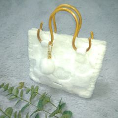 美品 新品未使用品 希少 キャップ型 ショルダーバッグ 革製 黄色 