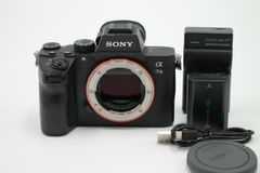 SONY α7Ⅳ ボディー シャッター246回【OH済】予備バッテリー充電器付 SONY α7Ⅳ ボディー シャッター246回【OH済】予備バッテリー充電器付