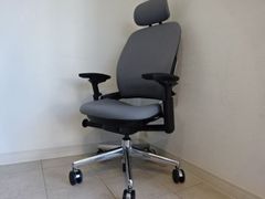 スチールケースsteelcase（アメリカ）リープＶ２チェア、ヘッドレストつき　ＵＳモデル　グレード高いポリッシュ仕様