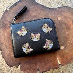 L字ファスナーミニ財布（黒の革に茶トラ猫の刺繍）02014-13