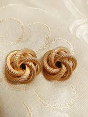 送料無料　GIVENCHY（ジバンシー）のヴィンテージイヤリング　ゴールド　金色　ビンテージ　希少デザイン