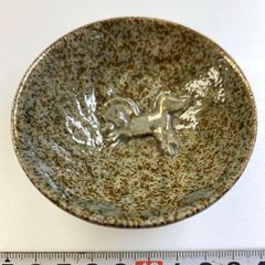 伝統工芸】蔓に絡まるウサギ ペーパーウエイト 石に蒔絵 漆 - メルカリ