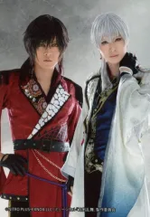 【中古】生写真(男性) 岡宮来夢(鶴丸国永)・牧島輝(大倶利伽羅)/キャラクターショット/Blu-ray・DVD「ミュージカル「刀剣乱舞」鶴丸国永 大倶利伽羅 双騎出陣-春風桃李巵-」ネルケオンラインショップ予約特典撮り下ろし写真(ライブver. 第1形態 A