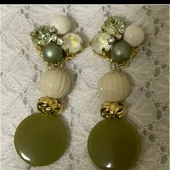 ハンドメイド　イヤリング　ピアス　ビジュー　抹茶　緑　スワロフスキー パール　く