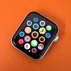 Apple Watch SE GPS 40mm シルバーアルミニウム MYDX2J/A