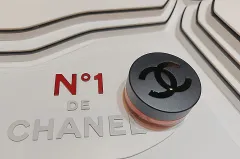 CHANEL　シャネル　リップ＆チーク ボーム N°1 ドゥ シャネル