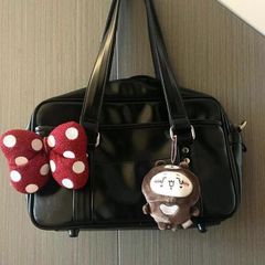 ハチワレスクールバッグ キーホルダー付き - メルカリ