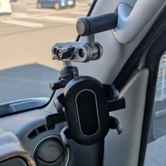 【スマホホルダー】アシストグリップのネジ穴に固定して使える車載スマホホルダーアーム（エブリイ・ランドクルーザー・プラド・自動車・カスタム）